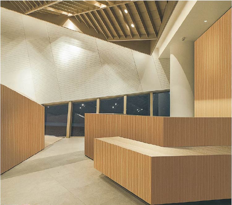 Kiel povas mem-glua PVC-filmo revigligi vian butikfaron?